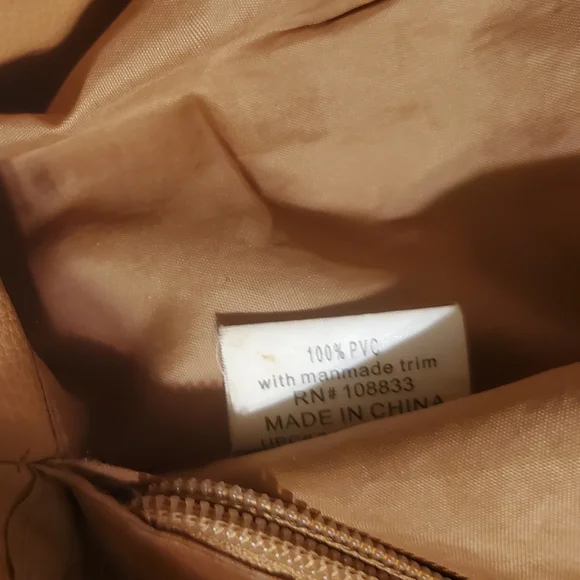 Tan and White Purse With Gold Lock Detail Large - Picture 13 of 13